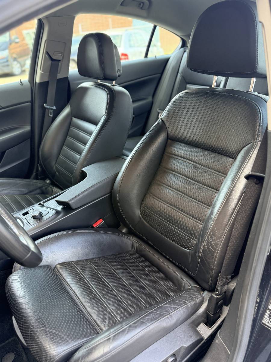 Opel Insignia OPEL INSIGNIA 2.0 T Edition 4×4·AUT·Climate·Stoelverw./koeling·Cruise·Infinity Audio
