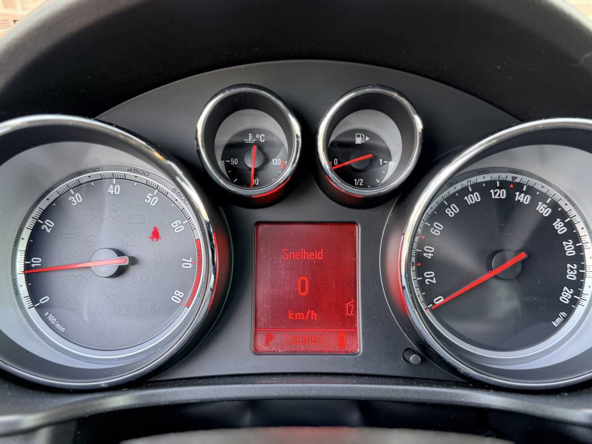 Opel Insignia OPEL INSIGNIA 2.0 T Edition 4×4·AUT·Climate·Stoelverw./koeling·Cruise·Infinity Audio