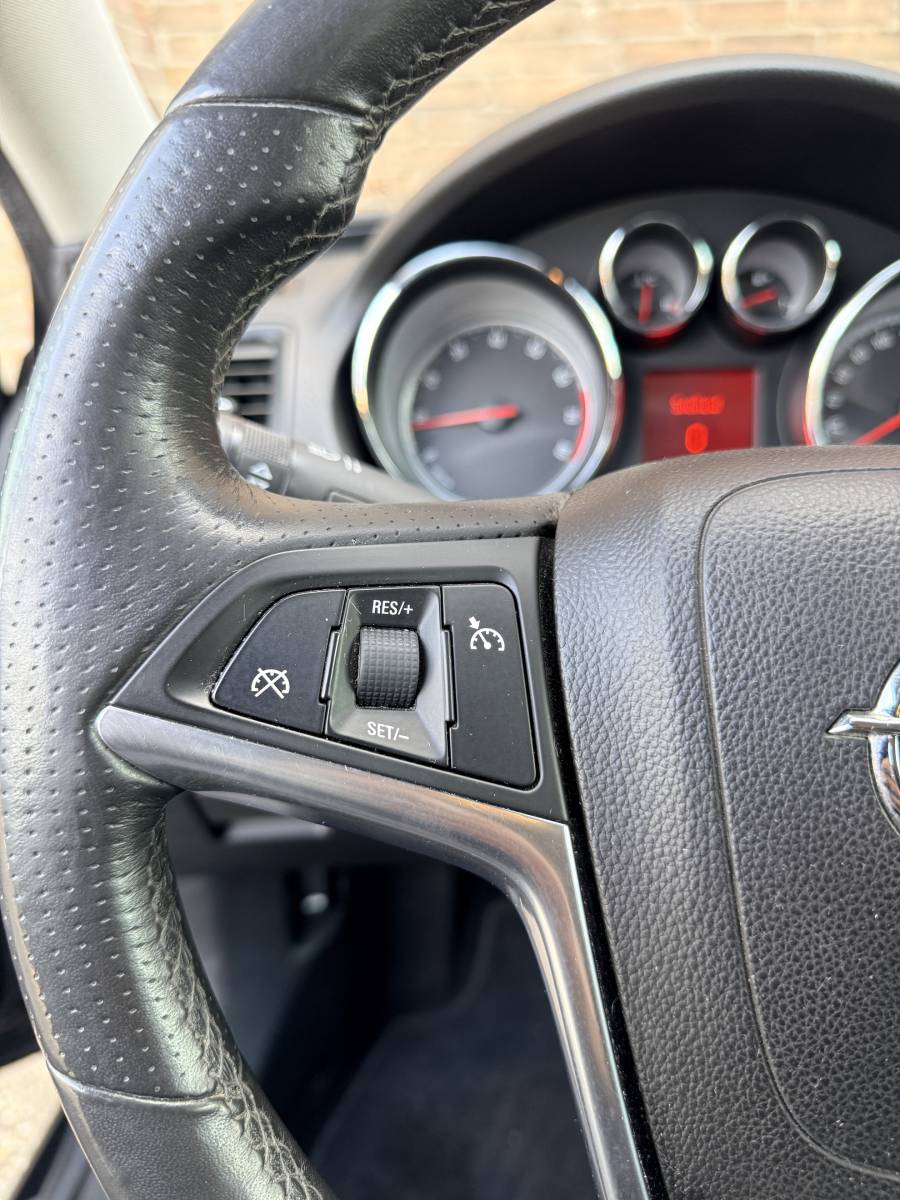 Opel Insignia OPEL INSIGNIA 2.0 T Edition 4×4·AUT·Climate·Stoelverw./koeling·Cruise·Infinity Audio