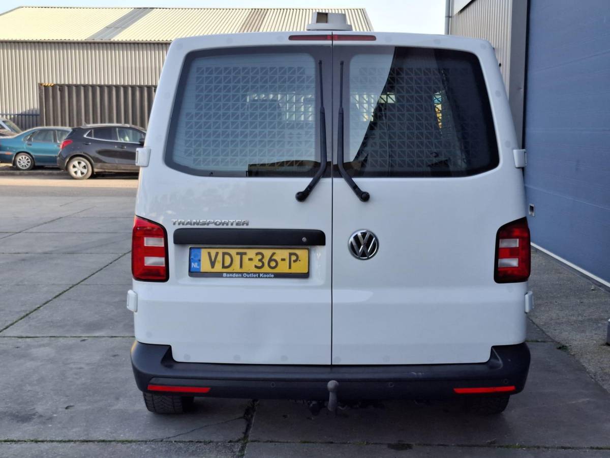 Volkswagen Transporter Volkswagen Transporter 2.0 TDI L1H1 Highline AIRCO / TREKHAAK / 3 ZITS / EURO 6 / N.A.P