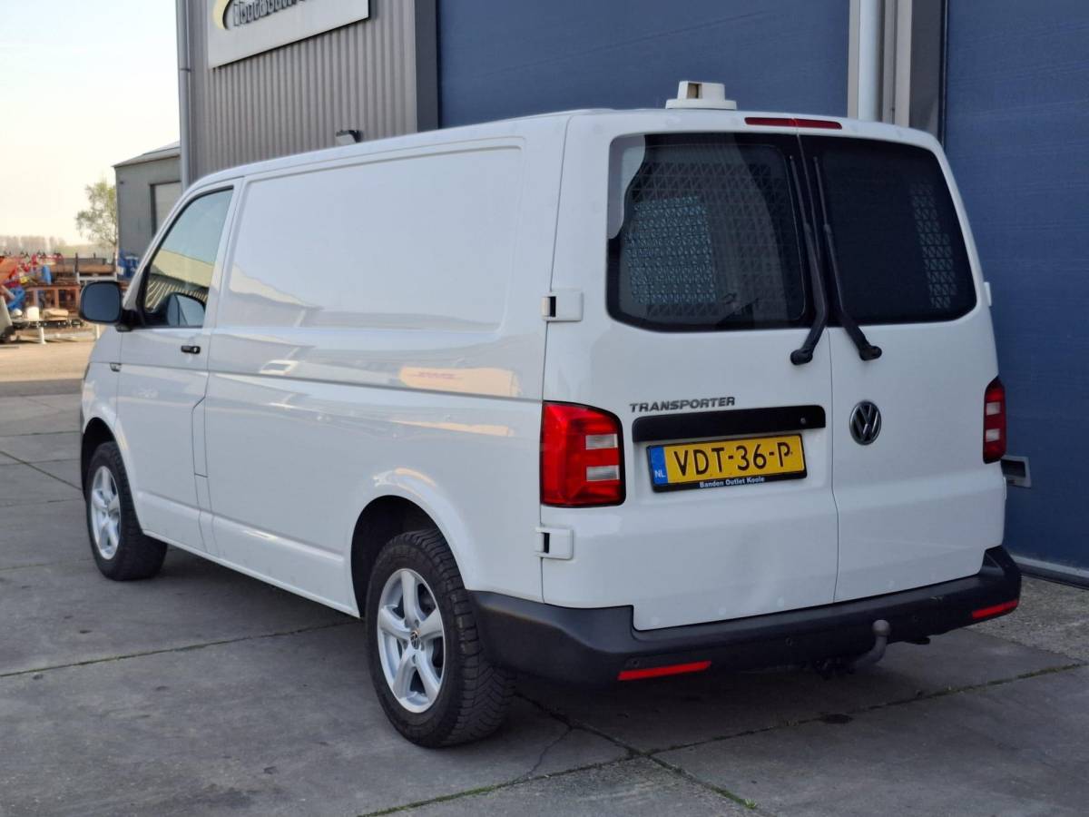 Volkswagen Transporter Volkswagen Transporter 2.0 TDI L1H1 Highline AIRCO / TREKHAAK / 3 ZITS / EURO 6 / N.A.P