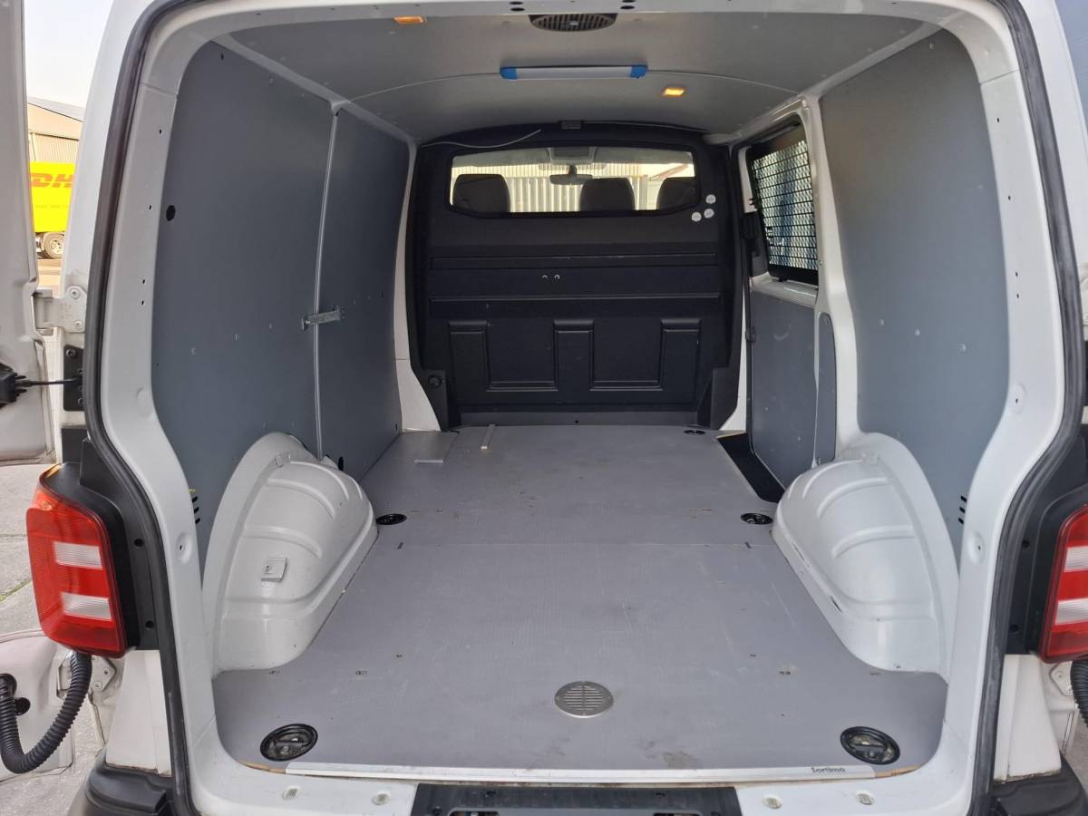 Volkswagen Transporter Volkswagen Transporter 2.0 TDI L1H1 Highline AIRCO / TREKHAAK / 3 ZITS / EURO 6 / N.A.P