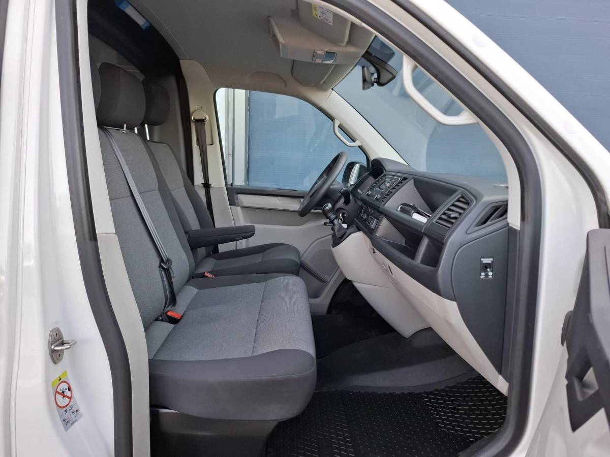Volkswagen Transporter Volkswagen Transporter 2.0 TDI L1H1 Highline AIRCO / TREKHAAK / 3 ZITS / EURO 6 / N.A.P