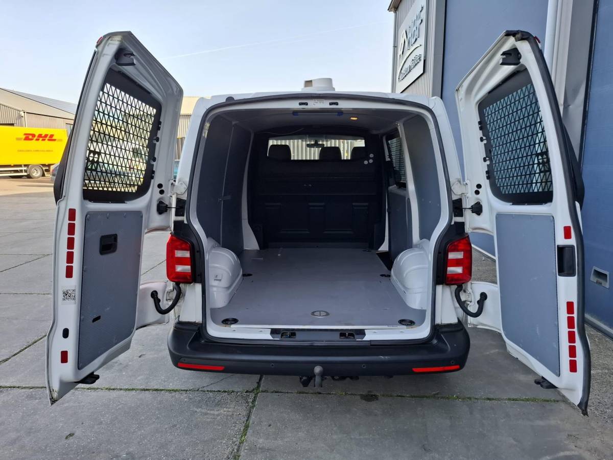 Volkswagen Transporter Volkswagen Transporter 2.0 TDI L1H1 Highline AIRCO / TREKHAAK / 3 ZITS / EURO 6 / N.A.P