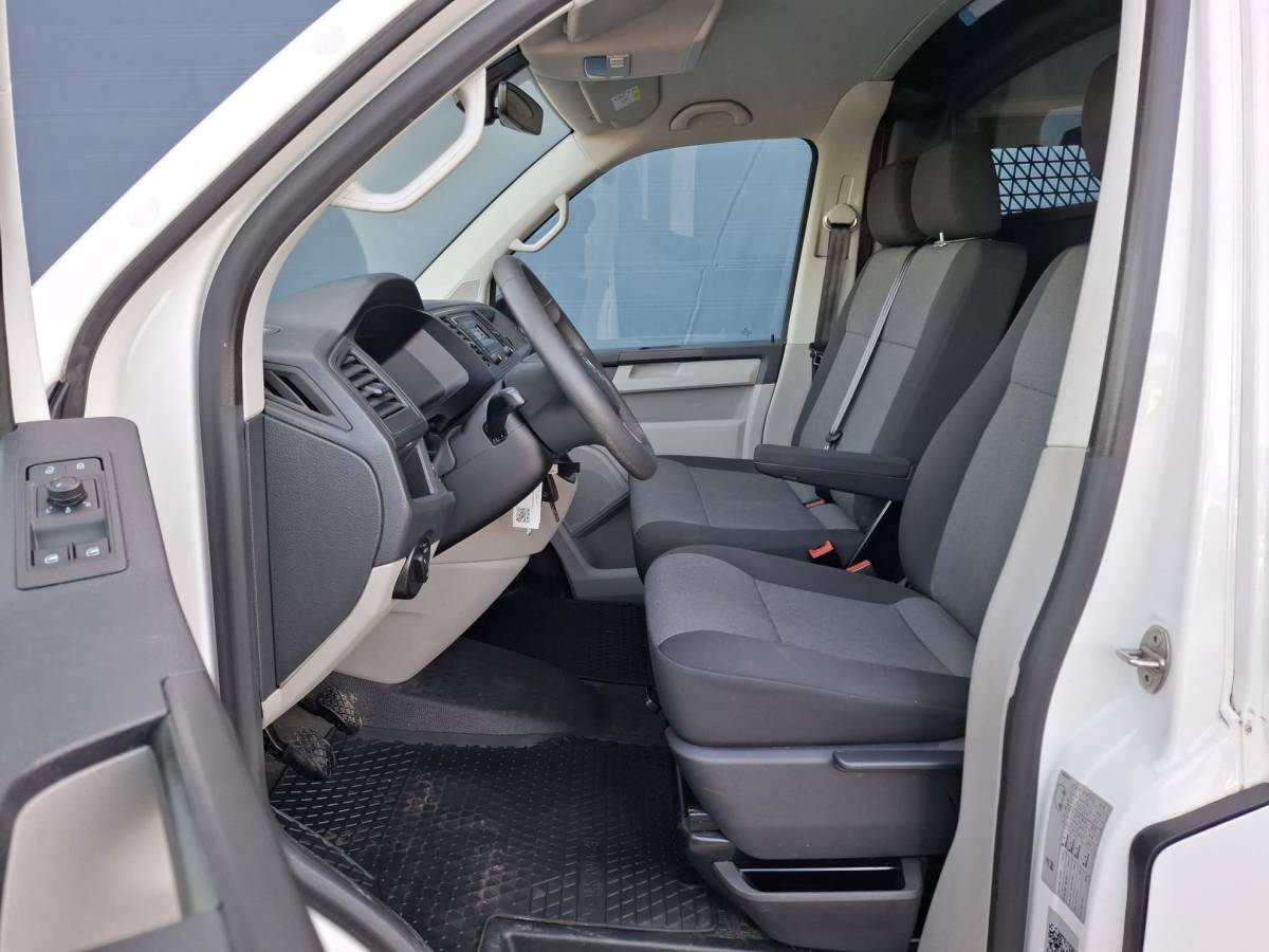 Volkswagen Transporter Volkswagen Transporter 2.0 TDI L1H1 Highline AIRCO / TREKHAAK / 3 ZITS / EURO 6 / N.A.P