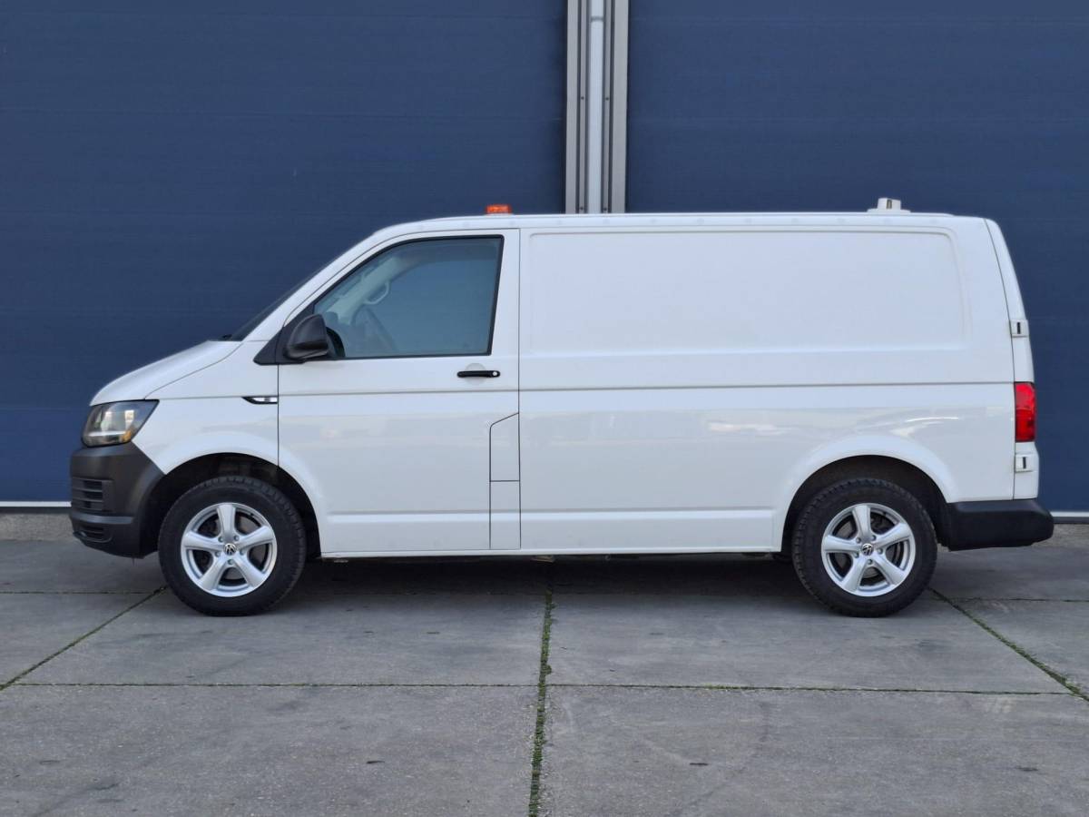 Volkswagen Transporter Volkswagen Transporter 2.0 TDI L1H1 Highline AIRCO / TREKHAAK / 3 ZITS / EURO 6 / N.A.P