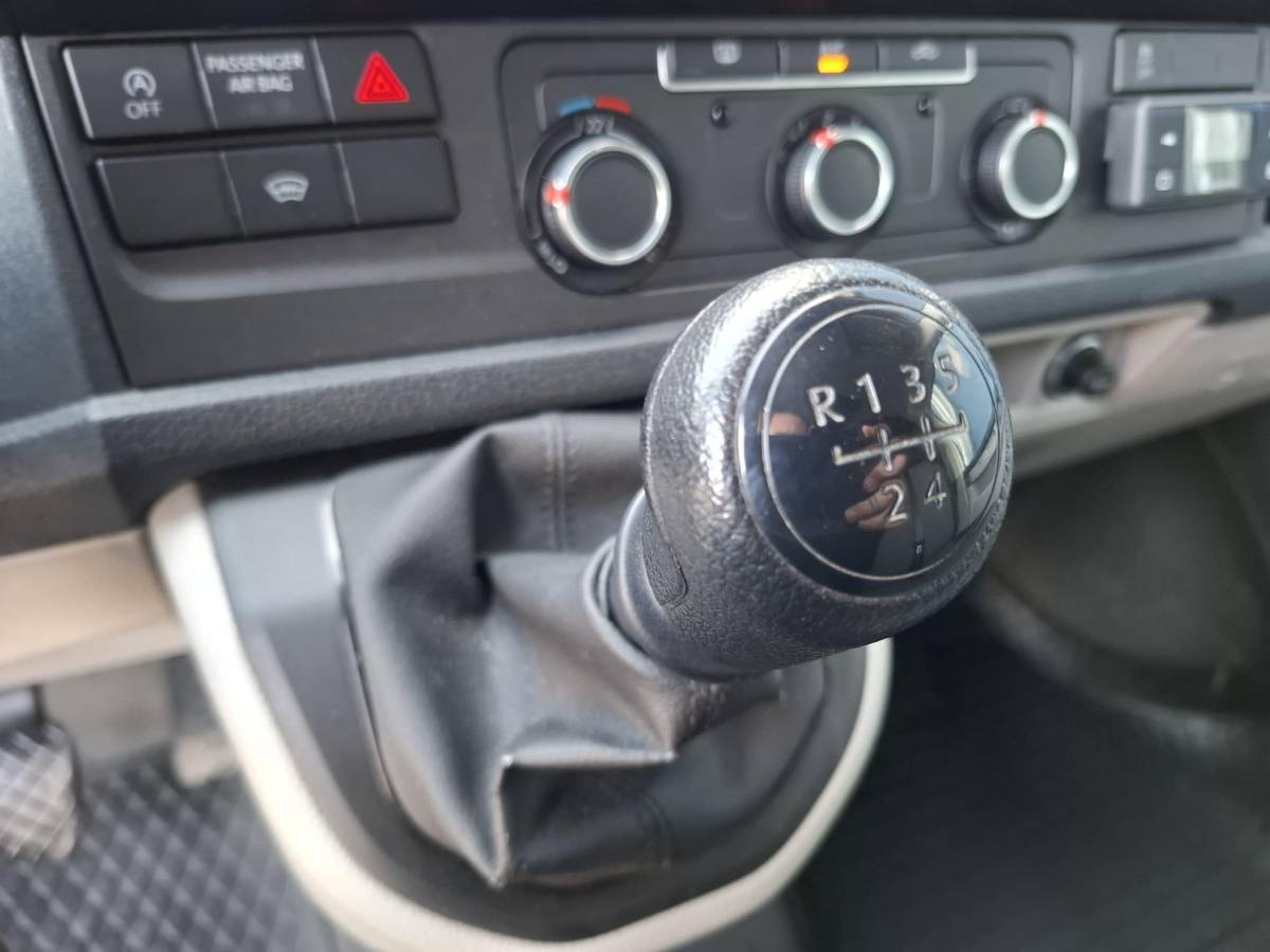 Volkswagen Transporter Volkswagen Transporter 2.0 TDI L1H1 Highline AIRCO / TREKHAAK / 3 ZITS / EURO 6 / N.A.P