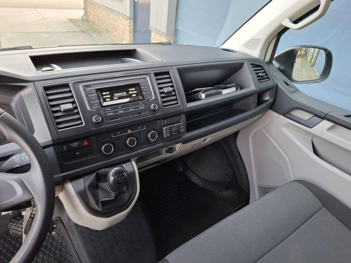 Volkswagen Transporter Volkswagen Transporter 2.0 TDI L1H1 Highline AIRCO / TREKHAAK / 3 ZITS / EURO 6 / N.A.P
