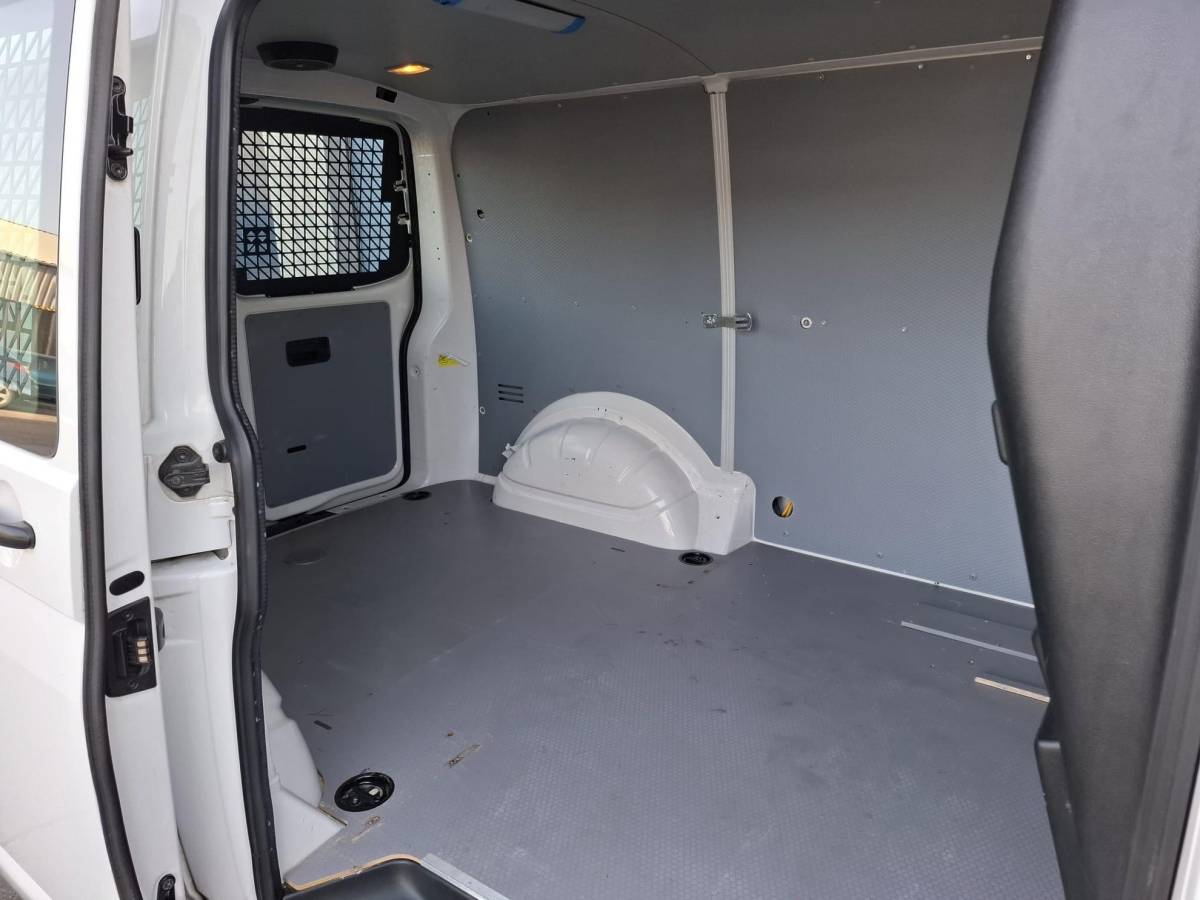 Volkswagen Transporter Volkswagen Transporter 2.0 TDI L1H1 Highline AIRCO / TREKHAAK / 3 ZITS / EURO 6 / N.A.P