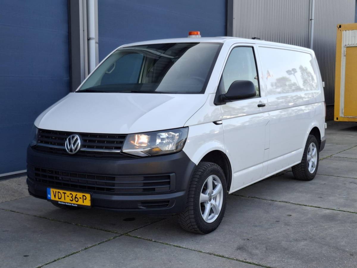 Volkswagen Transporter Volkswagen Transporter 2.0 TDI L1H1 Highline AIRCO / TREKHAAK / 3 ZITS / EURO 6 / N.A.P
