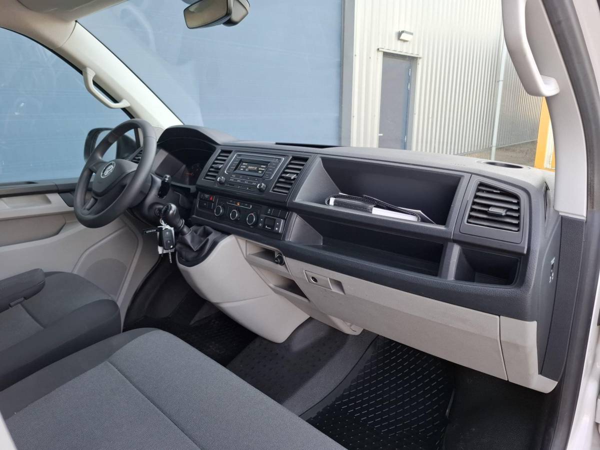 Volkswagen Transporter Volkswagen Transporter 2.0 TDI L1H1 Highline AIRCO / TREKHAAK / 3 ZITS / EURO 6 / N.A.P