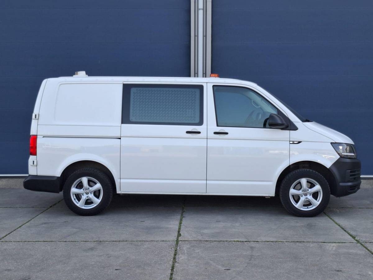 Volkswagen Transporter Volkswagen Transporter 2.0 TDI L1H1 Highline AIRCO / TREKHAAK / 3 ZITS / EURO 6 / N.A.P
