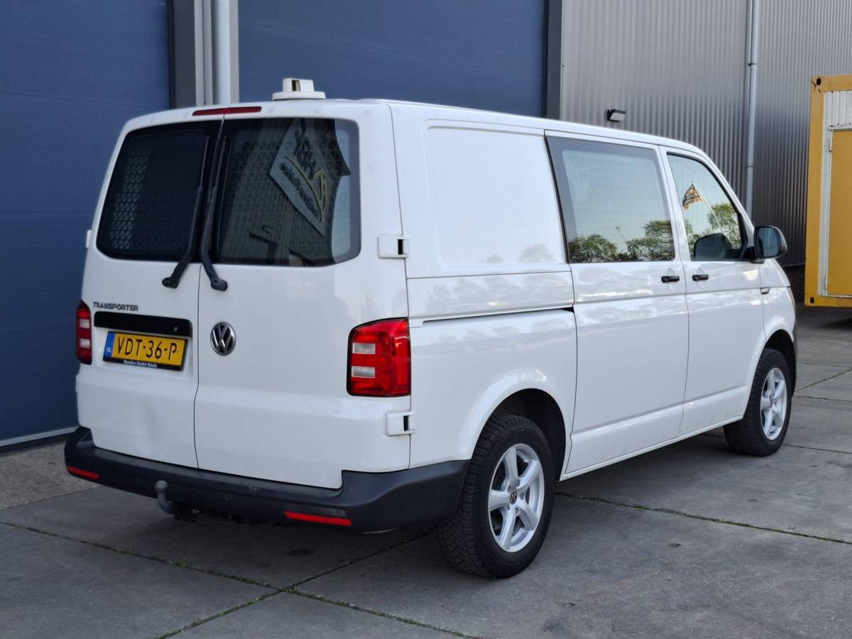 Volkswagen Transporter Volkswagen Transporter 2.0 TDI L1H1 Highline AIRCO / TREKHAAK / 3 ZITS / EURO 6 / N.A.P