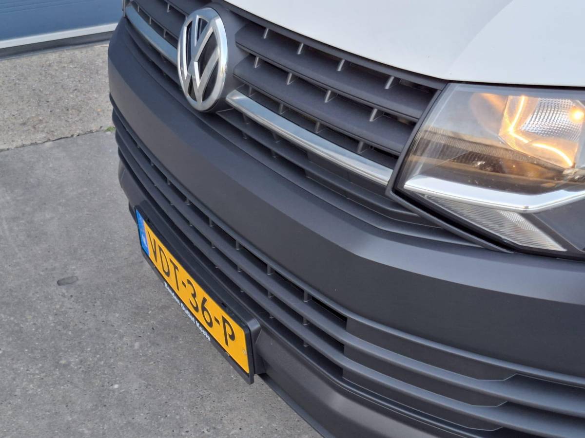 Volkswagen Transporter Volkswagen Transporter 2.0 TDI L1H1 Highline AIRCO / TREKHAAK / 3 ZITS / EURO 6 / N.A.P