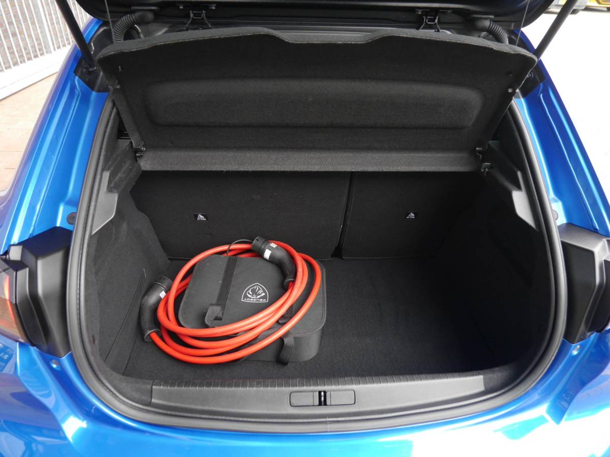 Peugeot e-208 Peugeot e-208 EV GT Pack 50 kWh | Achteruitrijcamera | Dodehoek detectie | Keyless entry en start | Adaptieve cruise control | Parkeersensoren voor en achter | Regensensor