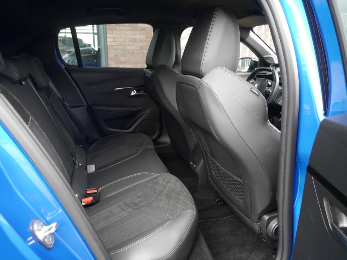 Peugeot e-208 Peugeot e-208 EV GT Pack 50 kWh | Achteruitrijcamera | Dodehoek detectie | Keyless entry en start | Adaptieve cruise control | Parkeersensoren voor en achter | Regensensor