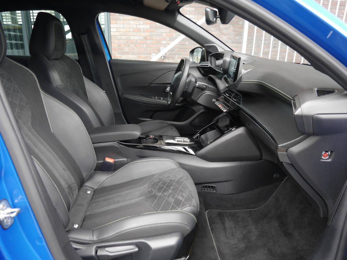 Peugeot e-208 Peugeot e-208 EV GT Pack 50 kWh | Achteruitrijcamera | Dodehoek detectie | Keyless entry en start | Adaptieve cruise control | Parkeersensoren voor en achter | Regensensor
