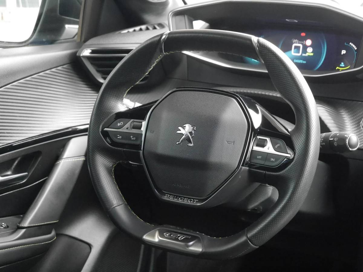 Peugeot e-208 Peugeot e-208 EV GT Pack 50 kWh | Achteruitrijcamera | Dodehoek detectie | Keyless entry en start | Adaptieve cruise control | Parkeersensoren voor en achter | Regensensor