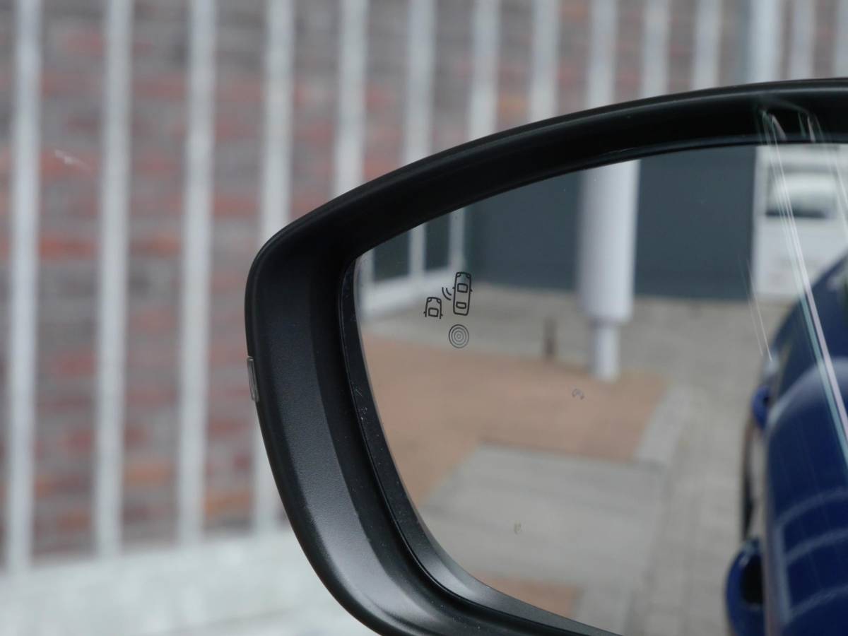Peugeot e-208 Peugeot e-208 EV GT Pack 50 kWh | Achteruitrijcamera | Dodehoek detectie | Keyless entry en start | Adaptieve cruise control | Parkeersensoren voor en achter | Regensensor