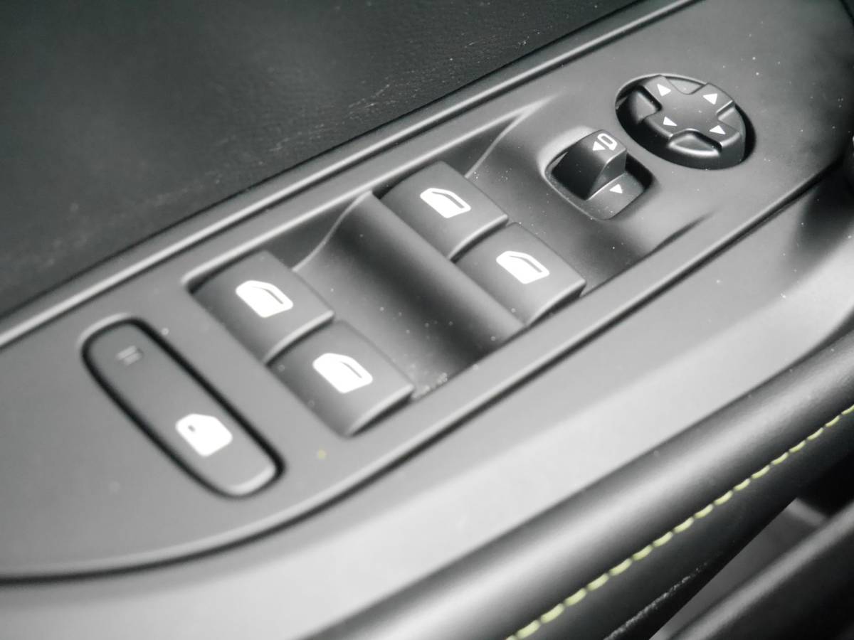 Peugeot e-208 Peugeot e-208 EV GT Pack 50 kWh | Achteruitrijcamera | Dodehoek detectie | Keyless entry en start | Adaptieve cruise control | Parkeersensoren voor en achter | Regensensor