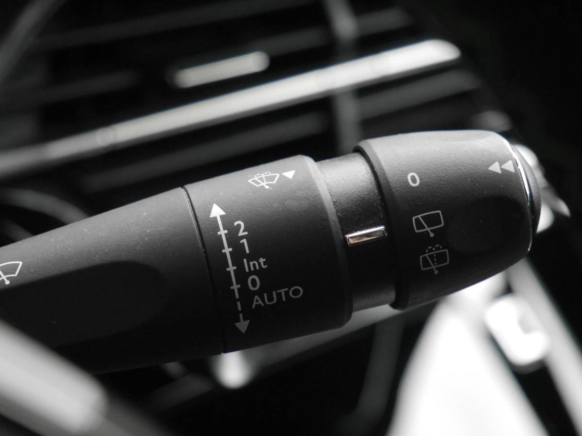 Peugeot e-208 Peugeot e-208 EV GT Pack 50 kWh | Achteruitrijcamera | Dodehoek detectie | Keyless entry en start | Adaptieve cruise control | Parkeersensoren voor en achter | Regensensor