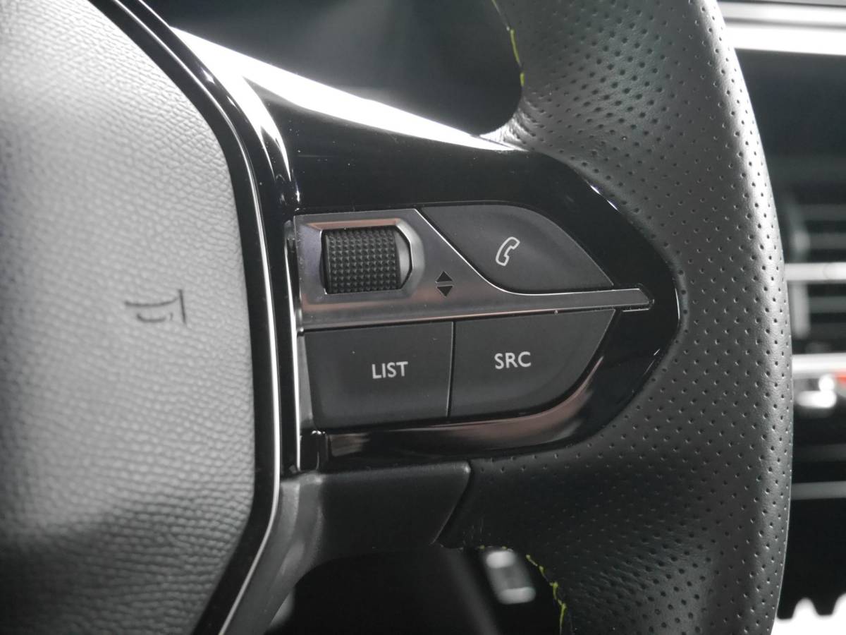 Peugeot e-208 Peugeot e-208 EV GT Pack 50 kWh | Achteruitrijcamera | Dodehoek detectie | Keyless entry en start | Adaptieve cruise control | Parkeersensoren voor en achter | Regensensor