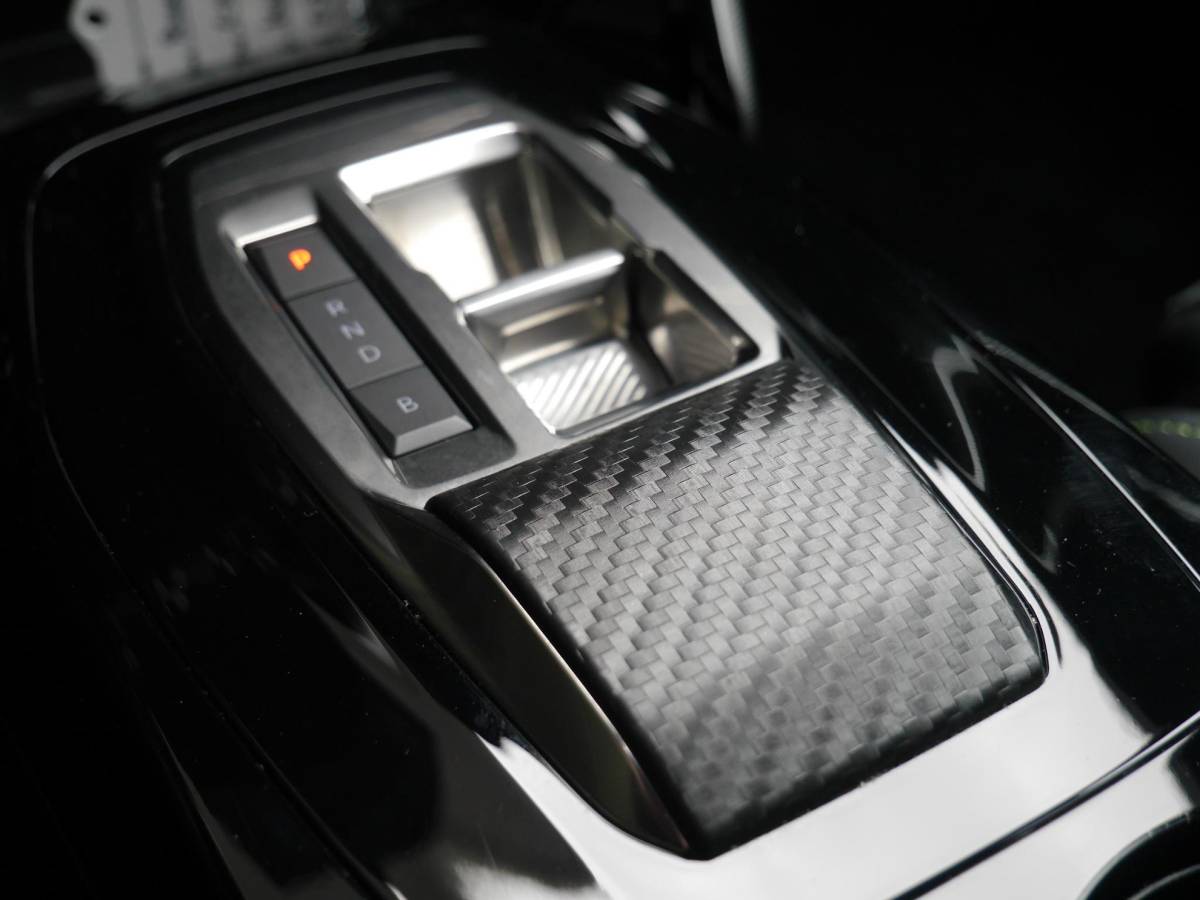 Peugeot e-208 Peugeot e-208 EV GT Pack 50 kWh | Achteruitrijcamera | Dodehoek detectie | Keyless entry en start | Adaptieve cruise control | Parkeersensoren voor en achter | Regensensor