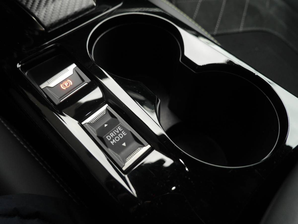 Peugeot e-208 Peugeot e-208 EV GT Pack 50 kWh | Achteruitrijcamera | Dodehoek detectie | Keyless entry en start | Adaptieve cruise control | Parkeersensoren voor en achter | Regensensor