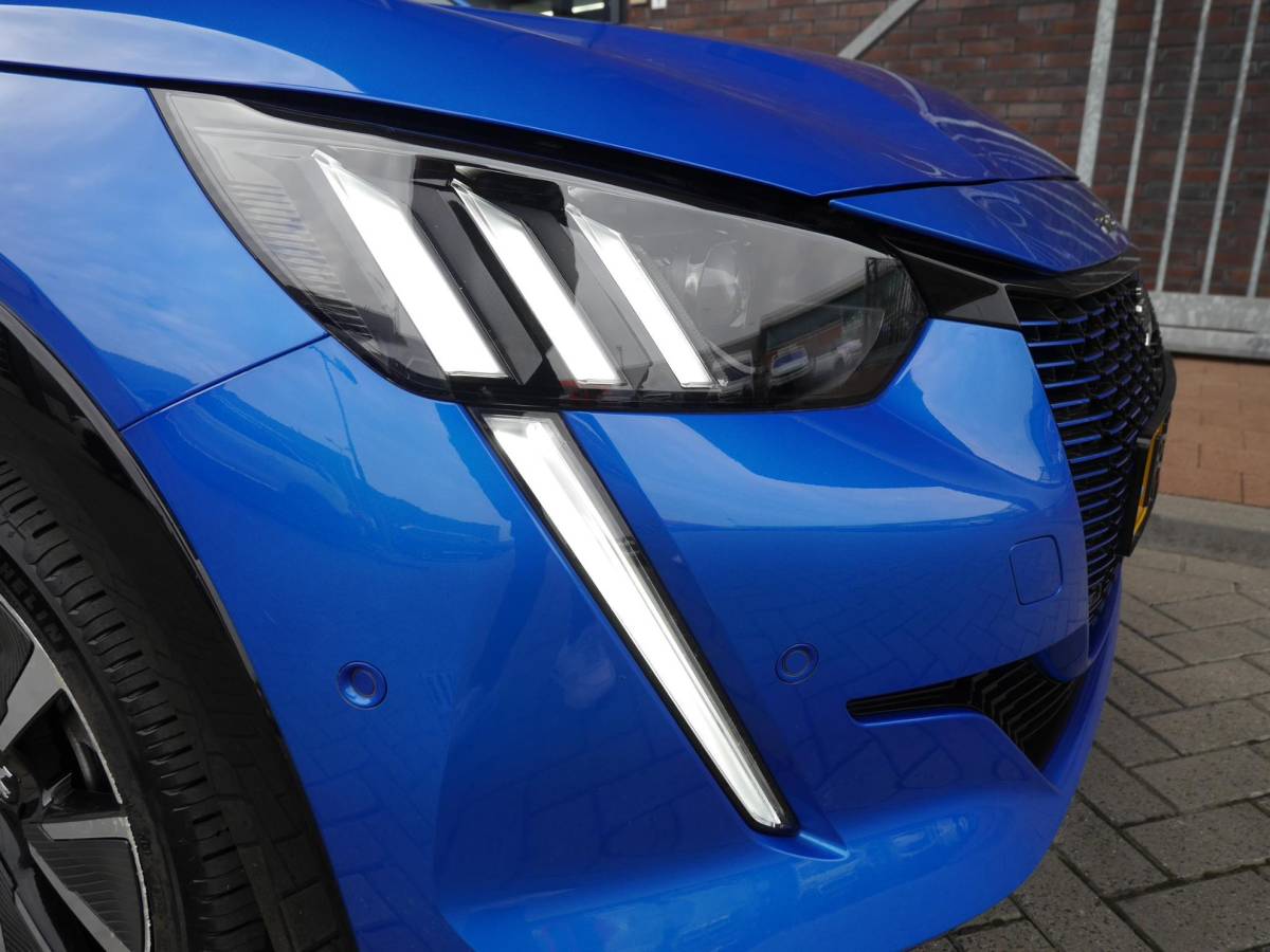 Peugeot e-208 Peugeot e-208 EV GT Pack 50 kWh | Achteruitrijcamera | Dodehoek detectie | Keyless entry en start | Adaptieve cruise control | Parkeersensoren voor en achter | Regensensor