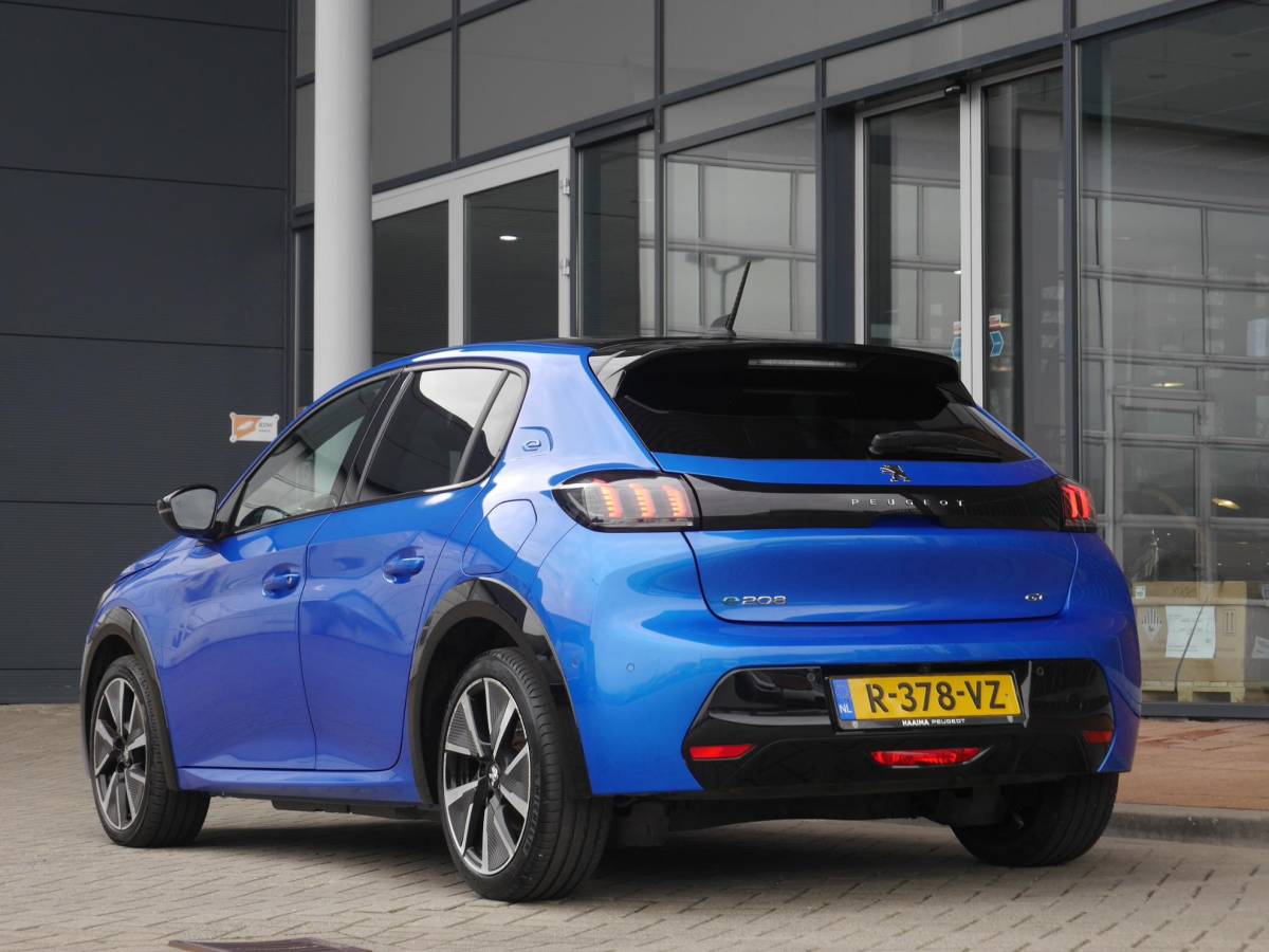 Peugeot e-208 Peugeot e-208 EV GT Pack 50 kWh | Achteruitrijcamera | Dodehoek detectie | Keyless entry en start | Adaptieve cruise control | Parkeersensoren voor en achter | Regensensor