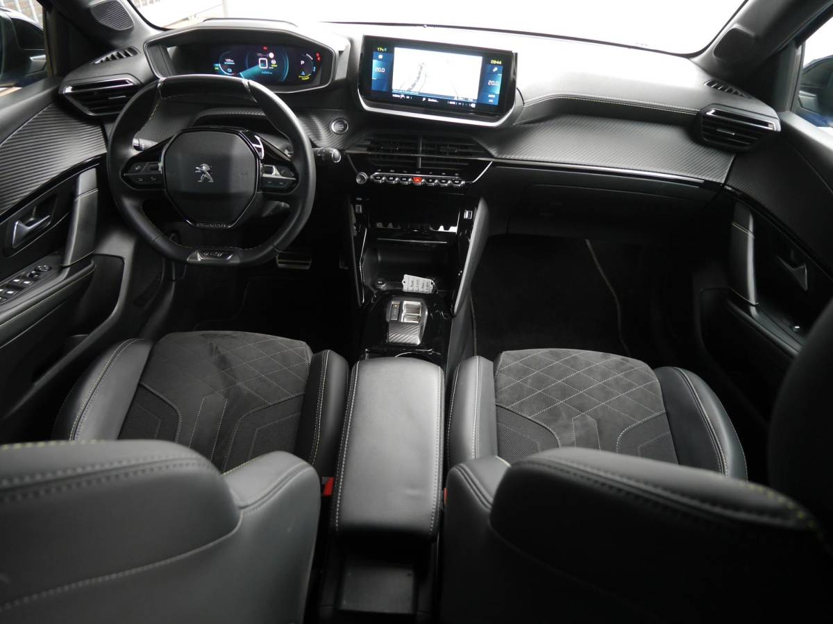 Peugeot e-208 Peugeot e-208 EV GT Pack 50 kWh | Achteruitrijcamera | Dodehoek detectie | Keyless entry en start | Adaptieve cruise control | Parkeersensoren voor en achter | Regensensor