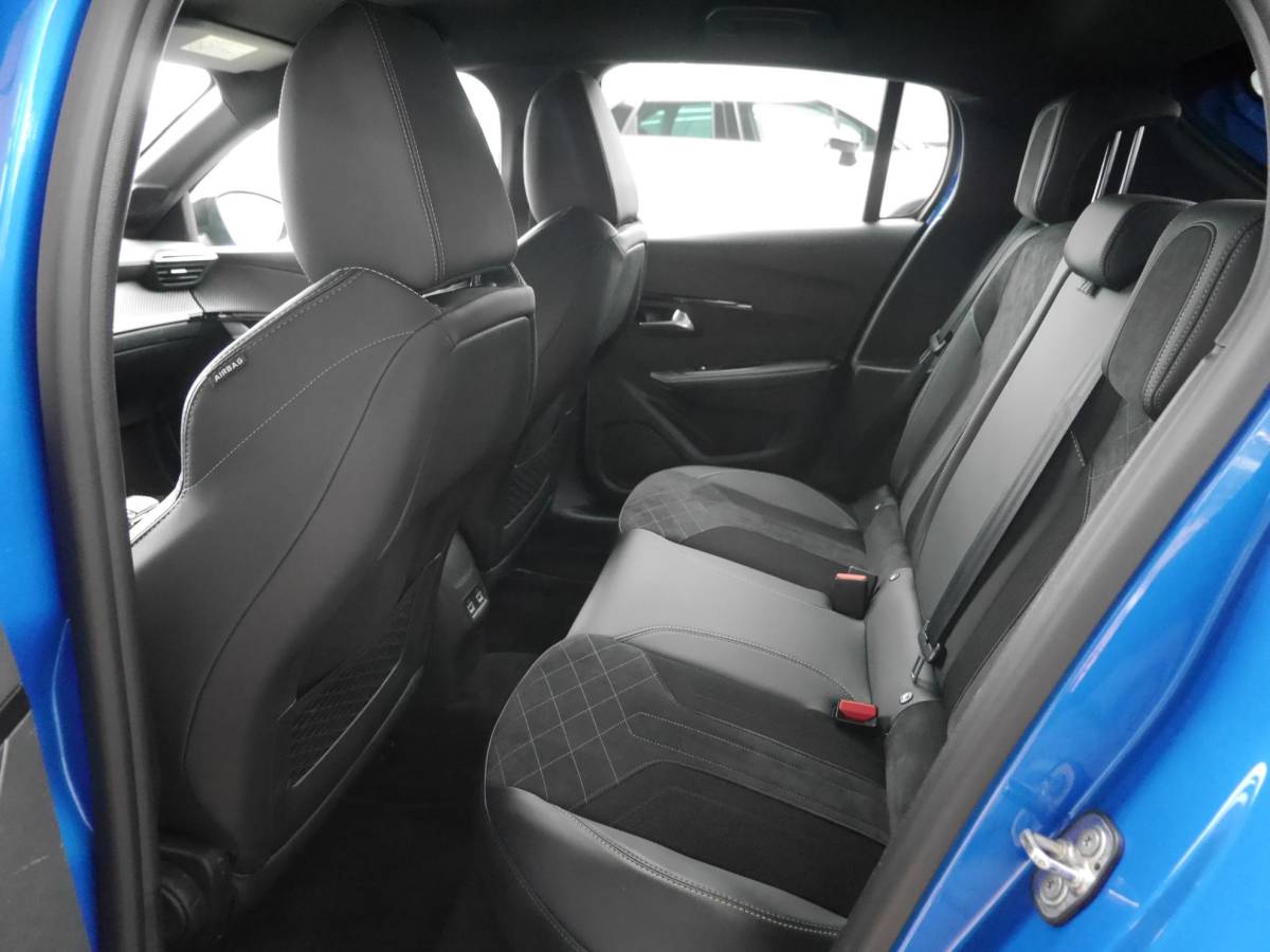 Peugeot e-208 Peugeot e-208 EV GT Pack 50 kWh | Achteruitrijcamera | Dodehoek detectie | Keyless entry en start | Adaptieve cruise control | Parkeersensoren voor en achter | Regensensor