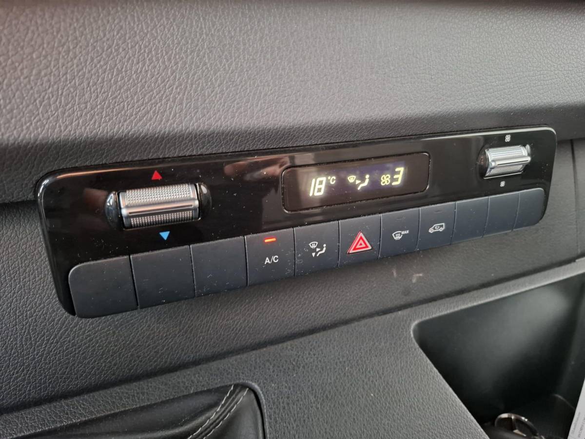 Mercedes-Benz Sprinter Mercedes-Benz Sprinter 311 2.2 CDI L2H2 / AIRCO / CAMERA / 3 ZITS / DEALER ONDERHOUDEN / NAVI