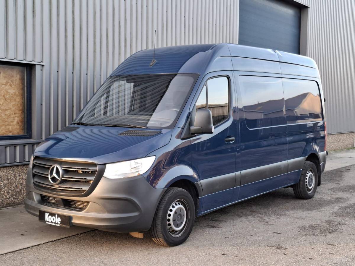 Mercedes-Benz Sprinter Mercedes-Benz Sprinter 311 2.2 CDI L2H2 / AIRCO / CAMERA / 3 ZITS / DEALER ONDERHOUDEN / NAVI
