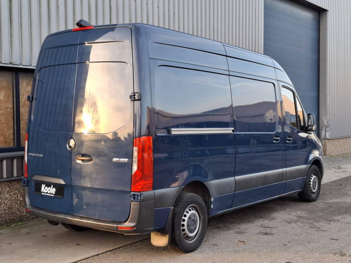 Mercedes-Benz Sprinter Mercedes-Benz Sprinter 311 2.2 CDI L2H2 / AIRCO / CAMERA / 3 ZITS / DEALER ONDERHOUDEN / NAVI
