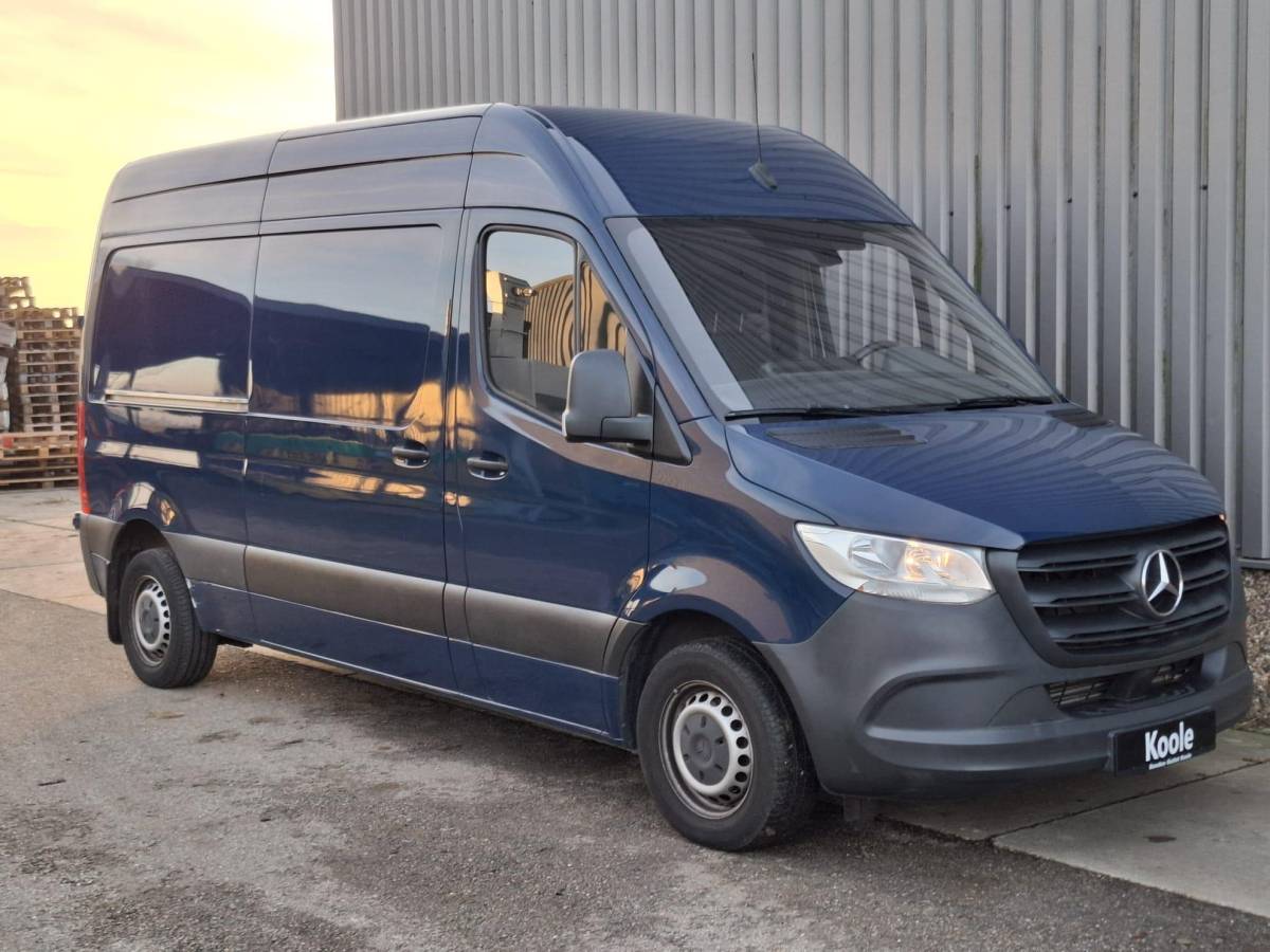 Mercedes-Benz Sprinter Mercedes-Benz Sprinter 311 2.2 CDI L2H2 / AIRCO / CAMERA / 3 ZITS / DEALER ONDERHOUDEN / NAVI