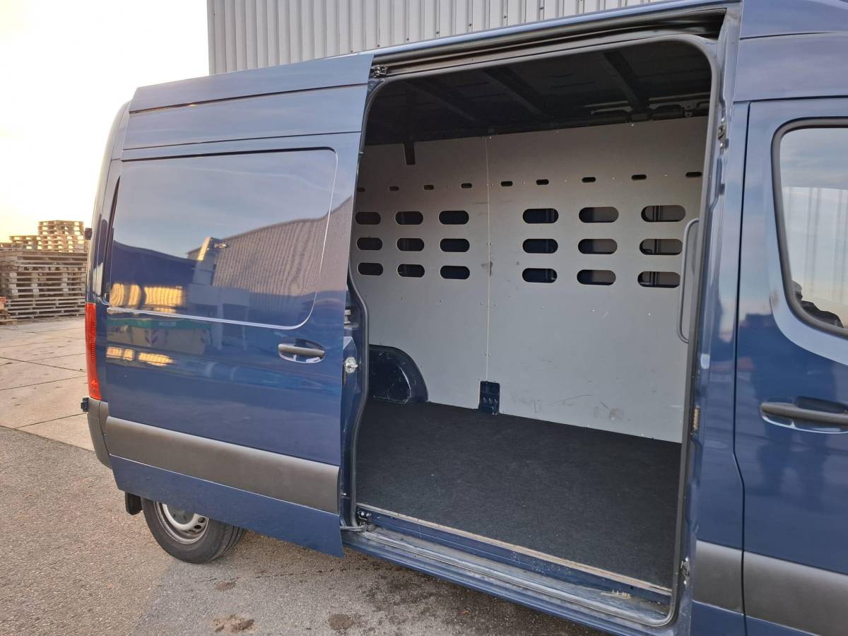 Mercedes-Benz Sprinter Mercedes-Benz Sprinter 311 2.2 CDI L2H2 / AIRCO / CAMERA / 3 ZITS / DEALER ONDERHOUDEN / NAVI
