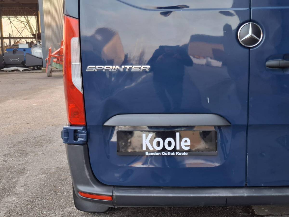 Mercedes-Benz Sprinter Mercedes-Benz Sprinter 311 2.2 CDI L2H2 / AIRCO / CAMERA / 3 ZITS / DEALER ONDERHOUDEN / NAVI