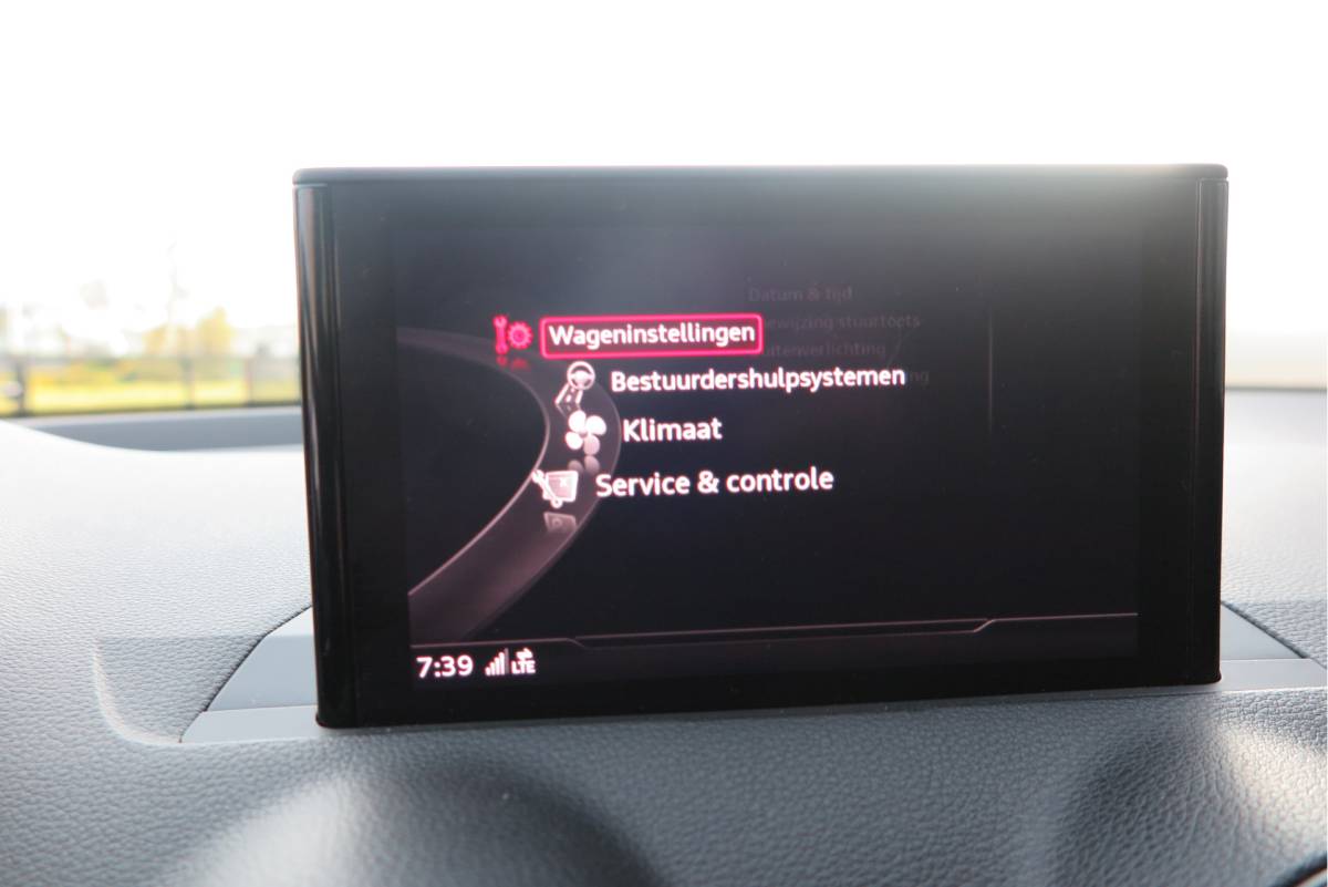 Audi Q2 Audi Q2 1.0 TFSI 116pk S-Tronic 2x S-Line Trekhaak , Navigatie , Led , Parkeersensoren, LMV , Telefoonintegratie , etc.