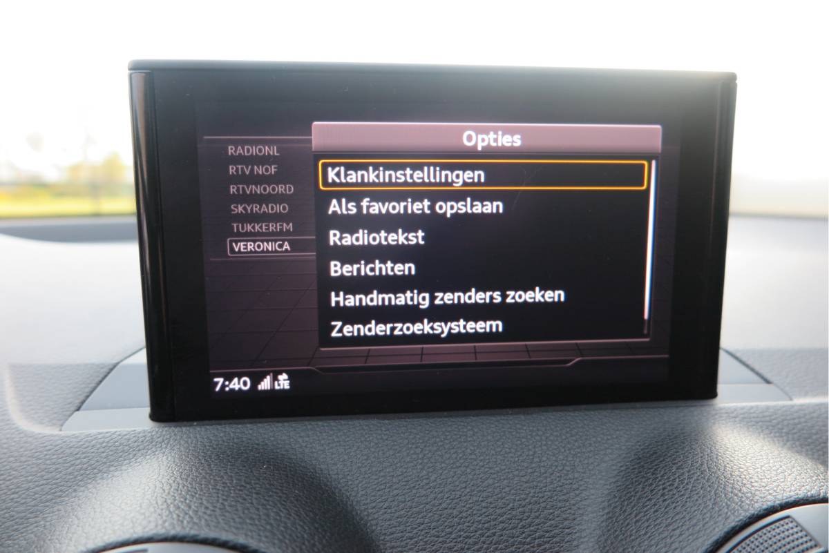 Audi Q2 Audi Q2 1.0 TFSI 116pk S-Tronic 2x S-Line Trekhaak , Navigatie , Led , Parkeersensoren, LMV , Telefoonintegratie , etc.
