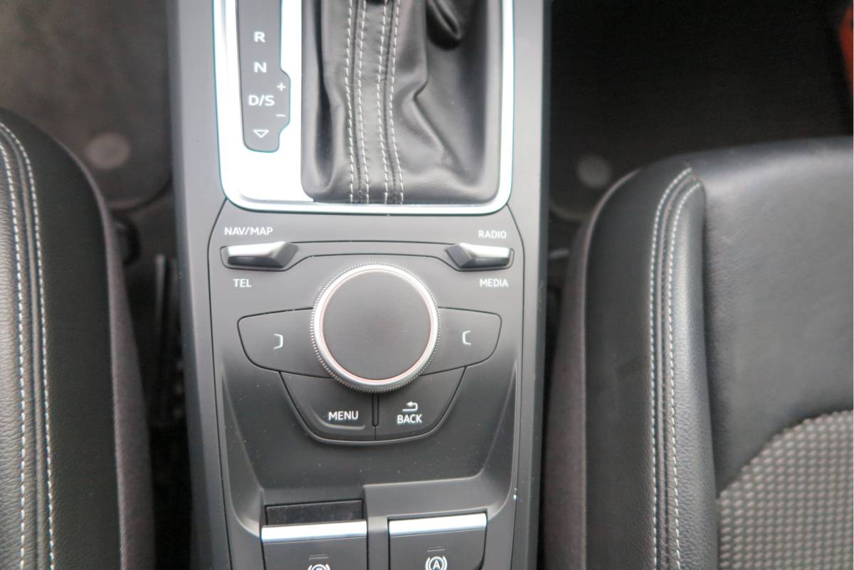 Audi Q2 Audi Q2 1.0 TFSI 116pk S-Tronic 2x S-Line Trekhaak , Navigatie , Led , Parkeersensoren, LMV , Telefoonintegratie , etc.