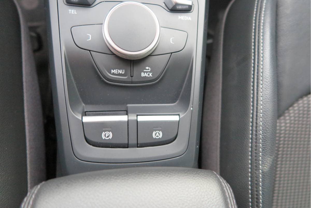 Audi Q2 Audi Q2 1.0 TFSI 116pk S-Tronic 2x S-Line Trekhaak , Navigatie , Led , Parkeersensoren, LMV , Telefoonintegratie , etc.
