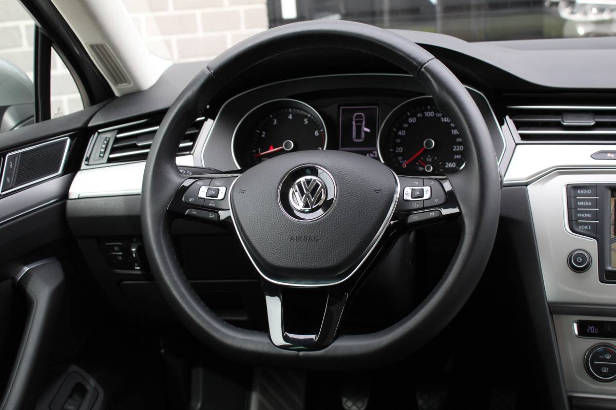 Volkswagen Passat Volkswagen Passat Variant 1.4 TSI Business Edition / Panoramadak / N.A.P.