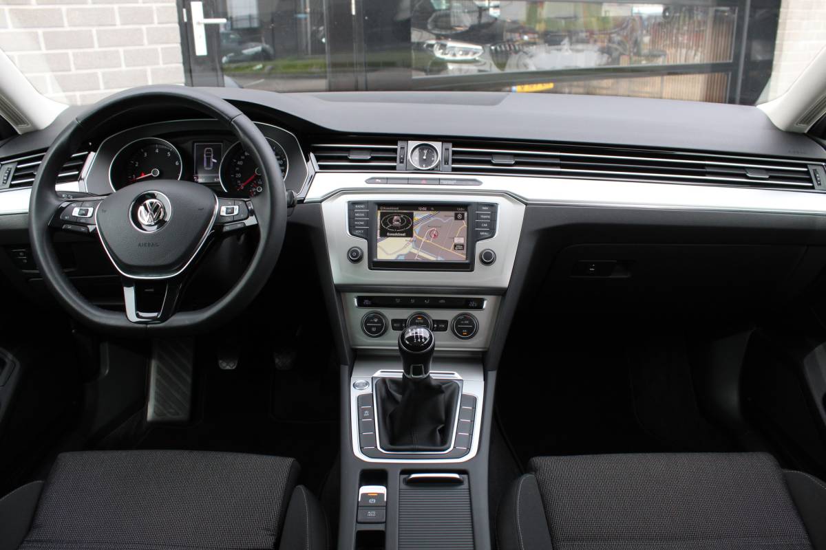 Volkswagen Passat Volkswagen Passat Variant 1.4 TSI Business Edition / Panoramadak / N.A.P.