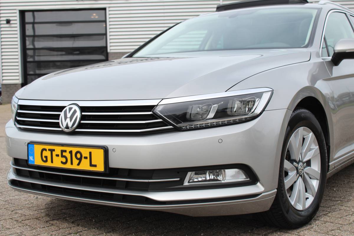Volkswagen Passat Volkswagen Passat Variant 1.4 TSI Business Edition / Panoramadak / N.A.P.