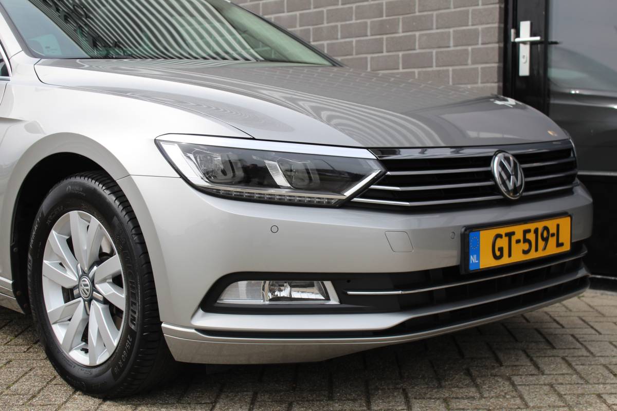 Volkswagen Passat Volkswagen Passat Variant 1.4 TSI Business Edition / Panoramadak / N.A.P.