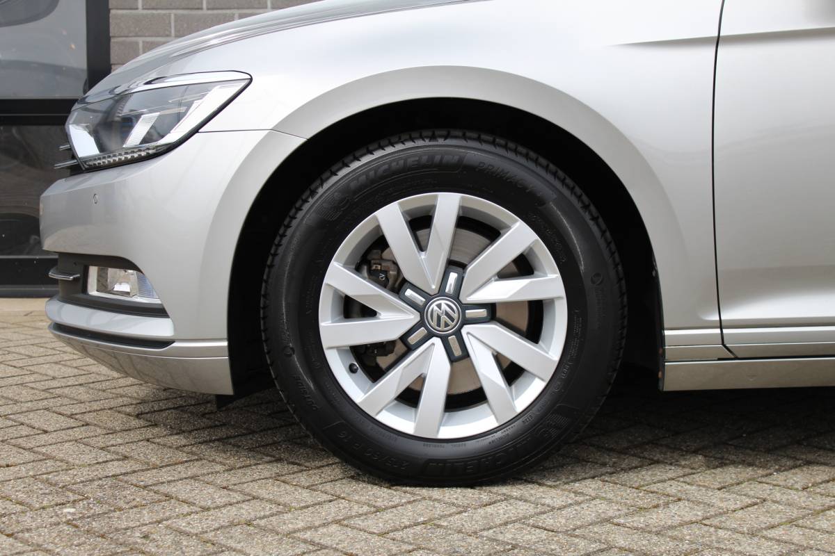 Volkswagen Passat Volkswagen Passat Variant 1.4 TSI Business Edition / Panoramadak / N.A.P.