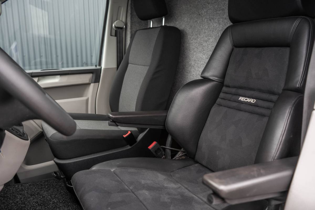 Volkswagen Transporter Volkswagen Transporter T6 2.0 TDI L1H1 | 150 PK | Automaat | Carplay | Cruise | PDC | Trekhaak