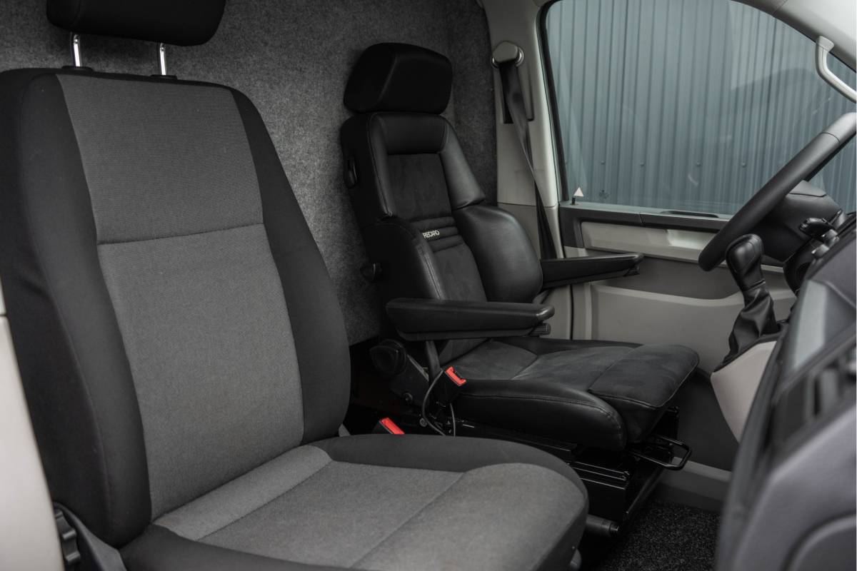 Volkswagen Transporter Volkswagen Transporter T6 2.0 TDI L1H1 | 150 PK | Automaat | Carplay | Cruise | PDC | Trekhaak