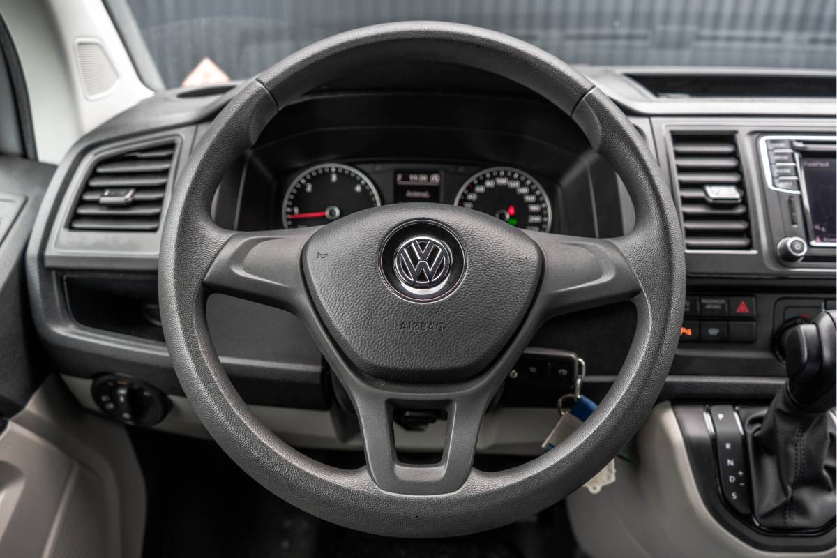 Volkswagen Transporter Volkswagen Transporter T6 2.0 TDI L1H1 | 150 PK | Automaat | Carplay | Cruise | PDC | Trekhaak